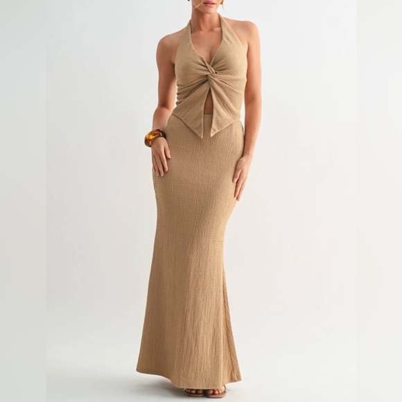 SecondChance Dresses & Skirts - Solid Color Twisted Halter Neck Vest Top With Side Slit And Mermaid Midi Skirt